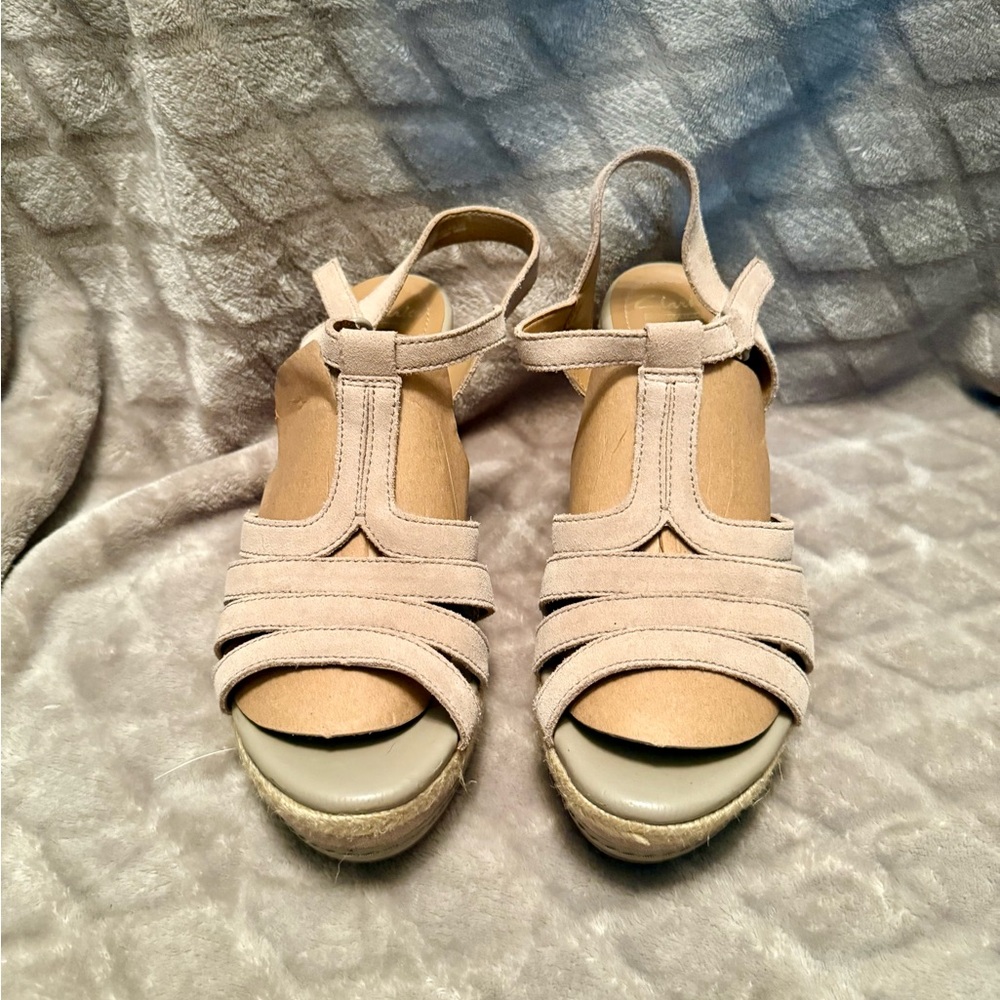 Clark’s  Beige Women's wedges